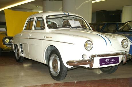 1967 Renault Dauphine Gordini R1095 4-dr sedan