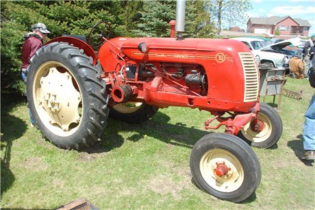 1951 Gambles Farmcrest 30  Tractor