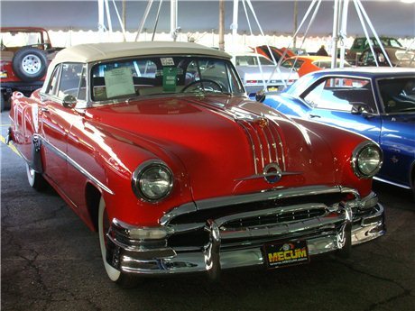 Voiture miniature Pontiac Star Chief Open Convertible 1955 bolero red/castle gray SunStar Metallmodell 1:18 sur