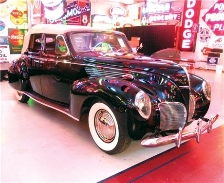 1938 Lincoln Zephyr Model 86H-740 convertible sedan