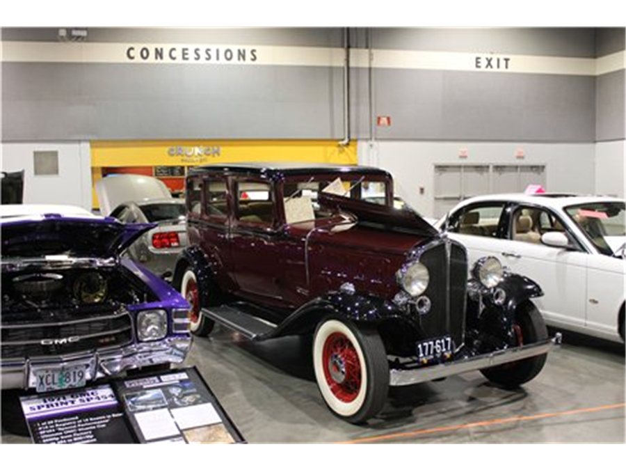 1932 Pontiac V8 Model 302 sedan