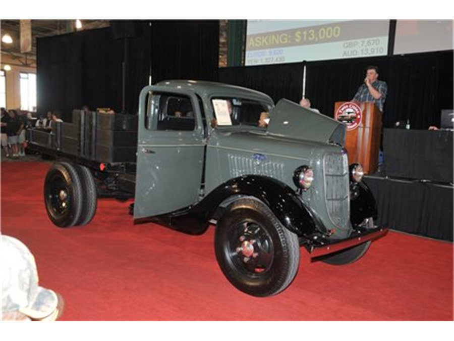1935 Ford model 51 1½-ton flatbed