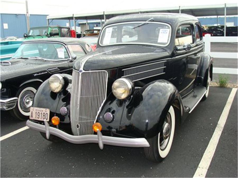1936 Ford Deluxe  2-dr sedan