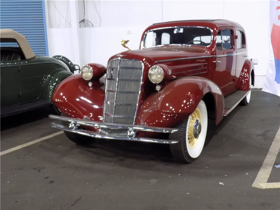 1934 Cadillac V12 town sedan