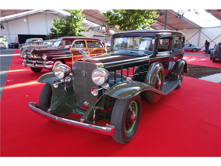 1932 Cadillac 452B V16 Fleetwood Imperial limousine