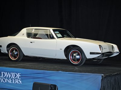 1963 Studebaker Avanti R2 coupe