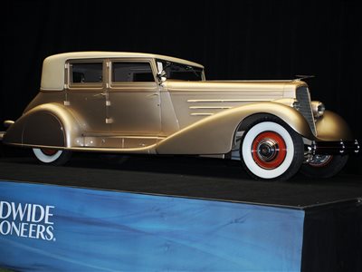 1929 Duesenberg Model J sedan