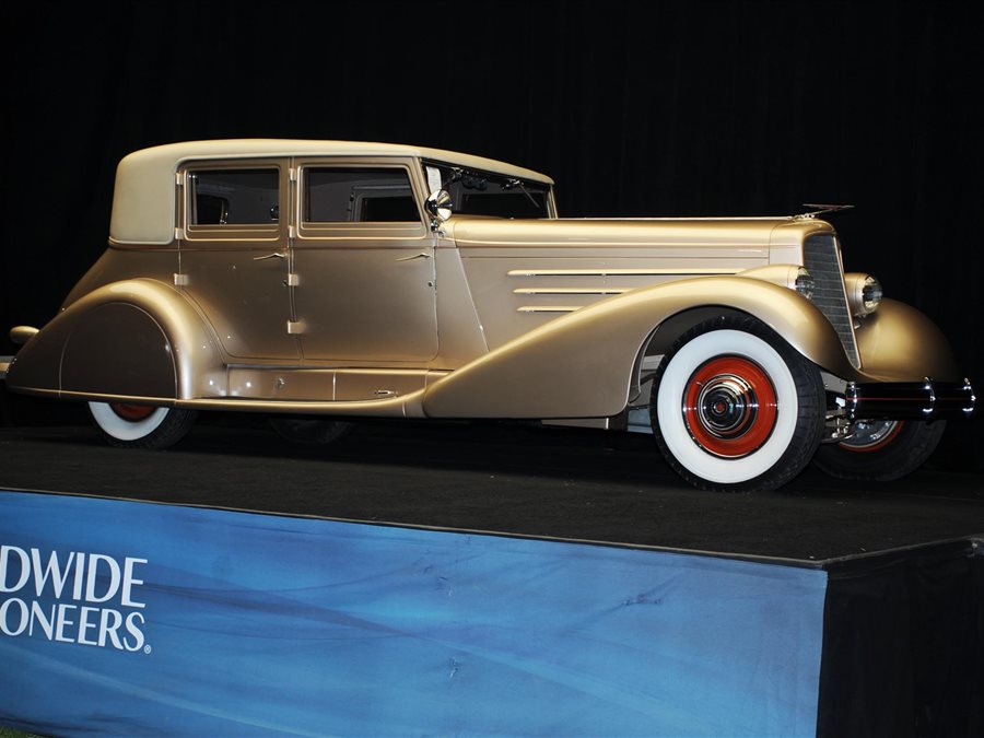 1929 Duesenberg Model J sedan