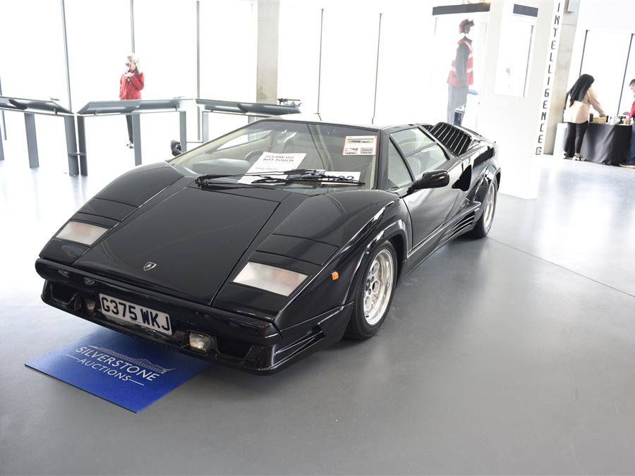 1989 Lamborghini Countach 25th Anniversary coupe