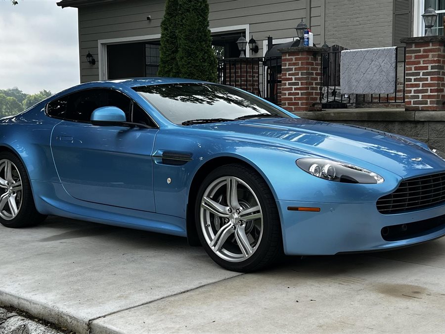 2011 Aston Martin V8 Vantage coupe