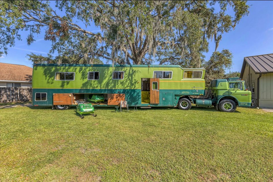 1974 Ford C-750 Camelot Cruiser motorhome conversion semi-truck motorhome