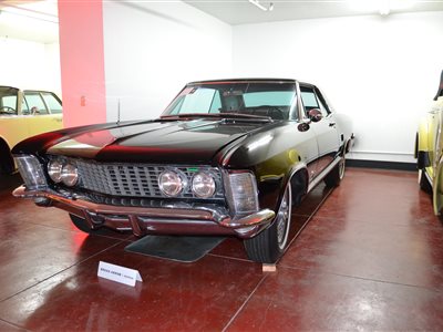 1963 Buick Riviera 2-dr hard top