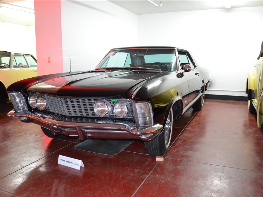 1963 Buick Riviera 2-dr hard top