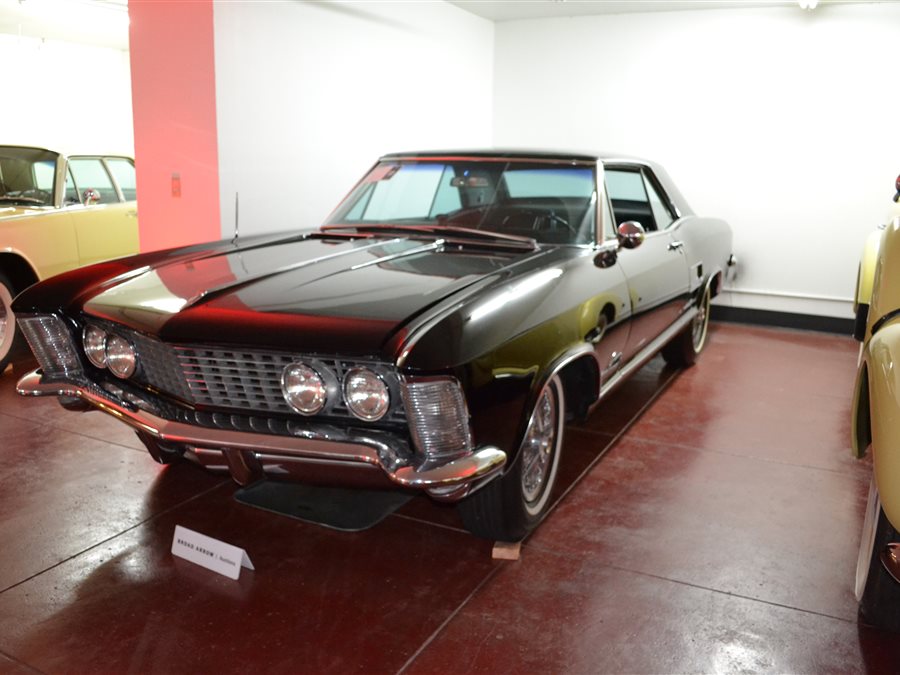 1963 Buick Riviera 2-dr hard top